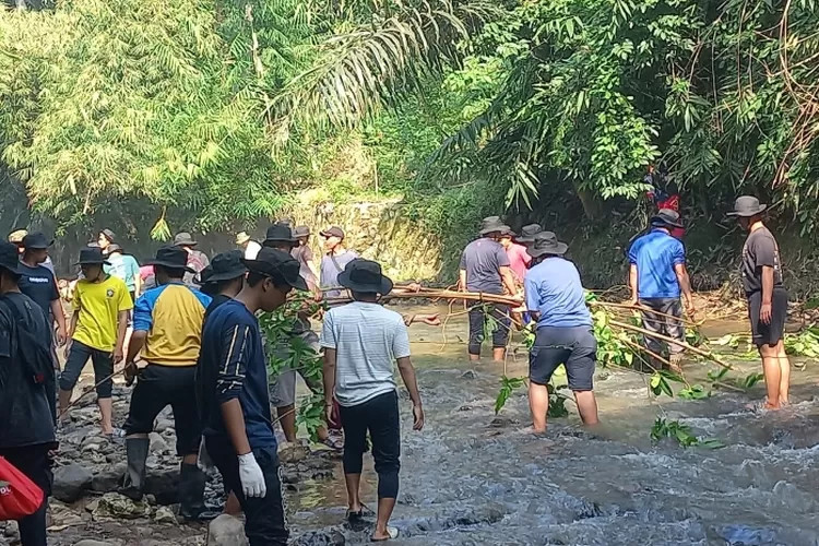 LDII Jawa Barat Kerahkan 500 Relawan Bersihkan Sungai Citarum. Foto: LINES.