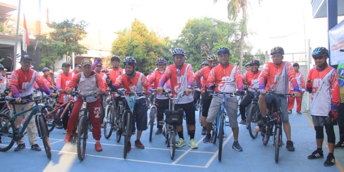 Ratusan warga LDII Harapan Jaya meramaikan acara “Fun Gowes Merdeka” pada Sabtu, (10/8) di halaman Masjid Al Huda, Bekasi, Jawa Barat. Foto: LINES.