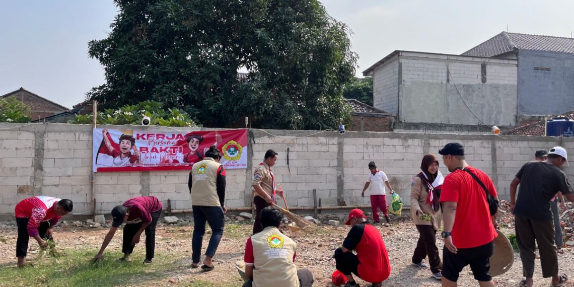 PC LDII Ciputat menghelat kegiatan bertajuk "Kerja Bersama Bakti untuk Negeri" yang merupakan program kerja yang dicanangkan DPP LDII. Foto: LINES.