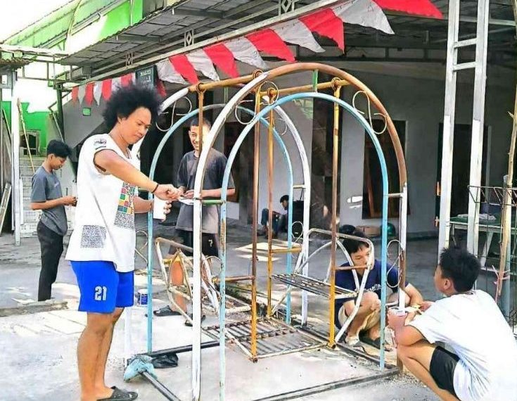 Menyambut HUT ke-79 RI, PAC LDII Ngringo menghelat kerja bakti lingkungan bertajuk “Kerja Bersama Bakti untuk Negeri”, pada Minggu (11/8). Acara ini melibatkan warga LDII se-Desa Ngringo dan masyarakat sekitar. Foto: LINES.