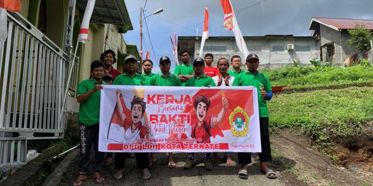 Untuk menyambut Hari Ulang Tahun (HUT) ke-79 Republik Indonesia, DPD dan PC LDII se-Maluku Utara mengadakan kerja bakti serentak. Foto: LINES.