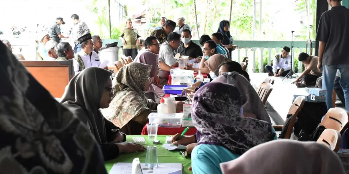 PC LDII Balikpapan Selatan bersama Dinkes Kota menggelar bakti sosial berupa penyuluhan dan pemeriksaan kesehatan yang terbuka untuk masyarakat. Foto: LINES.