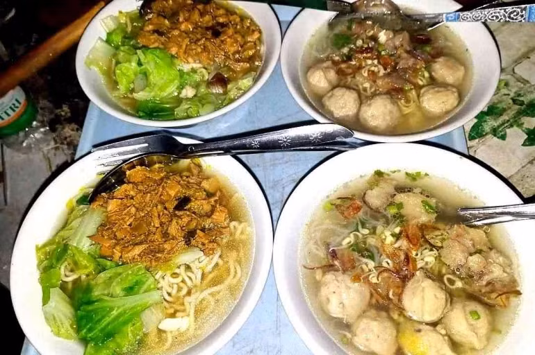 Mie Ayam Bakso Tanjakan di Desa Itik Rendai, Kecamatan Melinting, Lampung Timur milik Nielma Zuliany. Foto: LINES.