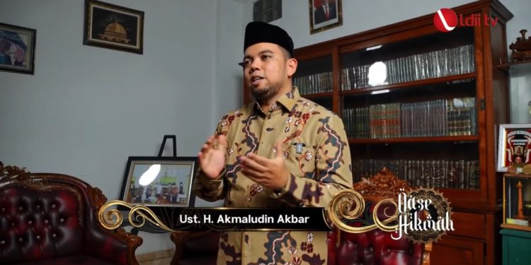 Ucapan orang tua adalah doa bagi anak, kalimat itu ditegaskan oleh Ustadz Akmaludin Akbar dalam program Oase Hikmah LDII TV. Foto: LINES