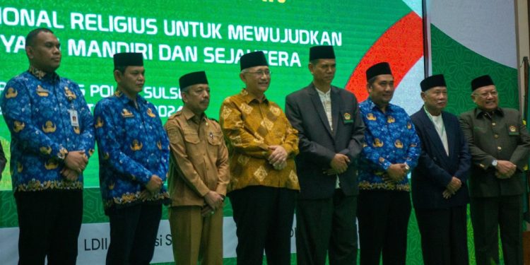 Ketua Umum DPP LDII KH Chriswanto Santoso saat membuka Muswil VIII LDII Sulsel di Aula Mappaodang Mapolda Sulsel mengatakan, penguatan SDM dan upaya mengawal Pilkada damai menjadi pembahasan penting dalam Muswil VIII LDII Provinsi Sulawesi Selatan (Sulsel). Foto: LINES.