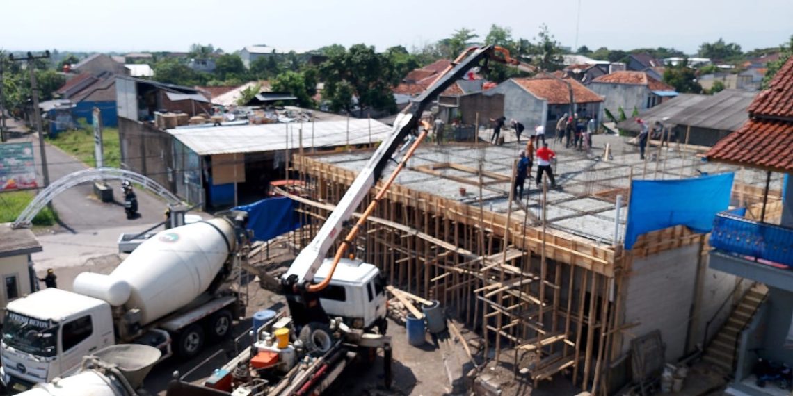 Warga LDII Cianjur Gotong-Royong Bangun Gedung Serba Guna. Foto: LINES.