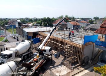 Warga LDII Cianjur Gotong-Royong Bangun Gedung Serba Guna