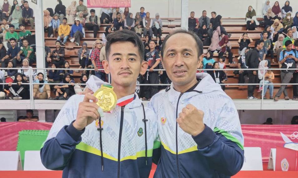 Fiqi Abdillah Lubis, atlet pencak silat yang juga warga LDII asal Cirebon, Jawa Barat, meraih medali emas. Foto: LINES.