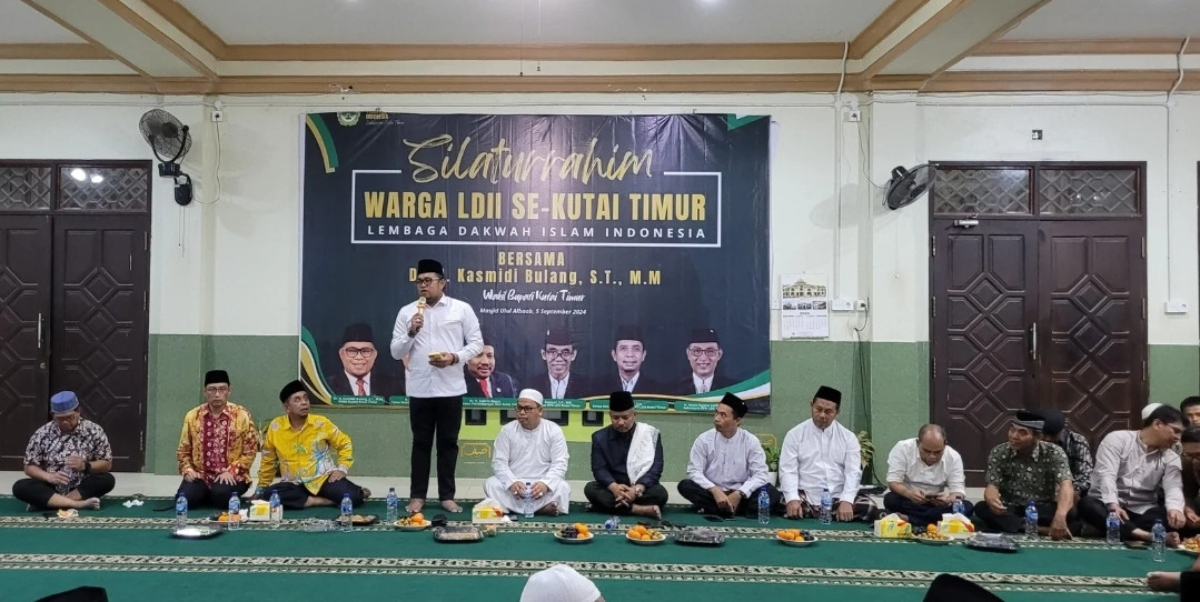 Wakil Bupati Kutai Timur, Kasmidi Bulang, mengadakan silaturahim dengan warga LDII di Masjid Ulul Albaab, Sangatta Utara. Foto: LINES.