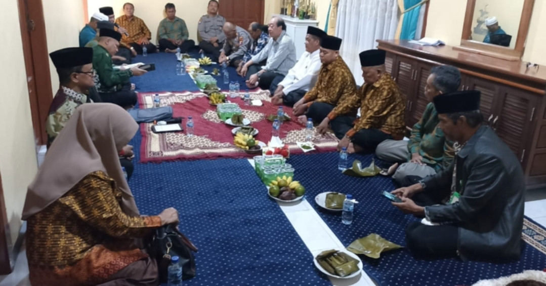 Pengurus DPD LDII Kabupaten Kotawaringin Barat (Kobar), Kalimantan Tengah, mengikuti acara Sosialisasi Fatwa Majelis Ulama Indonesia (MUI) dan Silaturahmi Organisasi Kemasyarakatan (Ormas) Islam serta tokoh agama. Foto: LINES.