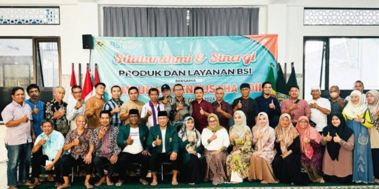 Bank Syariah Indonesia (BSI) area Kediri menjalin kerja sama dengan LDII Kota Kediri dalam sosialisasi produk dan layanan ekonomi berbasis syariah. Foto: LINES.