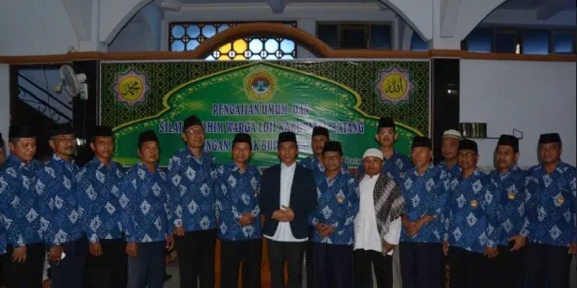 Bupati Batang Wihaji berkunjung di pengajian umum warga LDII, di Masjid Al Mutaqim, Batang, Jawa Tengah. Foto: LINES.