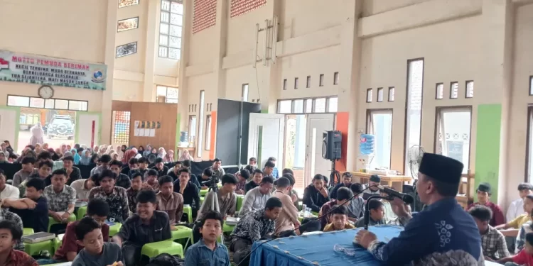 Pengajian generasi muda DPD LDII Tabalong sebagai upaya pembinaan terhadap generasi muda secara rutin. Foto: LINES