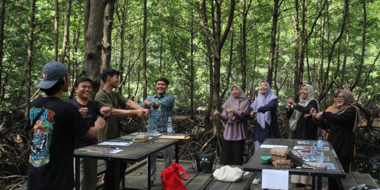 DPD LDII Bontang menghelat outbound di Bontang Mangrove Park, Kalimantan Timur pada Sabtu (26/10). Foto: LINES