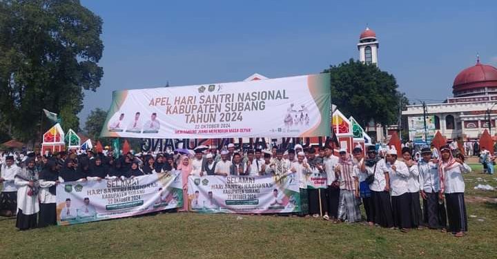 Puluhan santri Ponpes Baitul Huda Cilameri naungan DPD LDII Kabupaten Subang mengikuti apel Hari Santri Nasional (HSN), pada hari Selasa (22/10). Foto: LINES