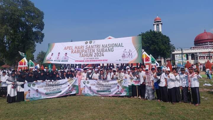 Puluhan santri Ponpes Baitul Huda Cilameri naungan DPD LDII Kabupaten Subang mengikuti apel Hari Santri Nasional (HSN), pada hari Selasa (22/10). Foto: LINES
