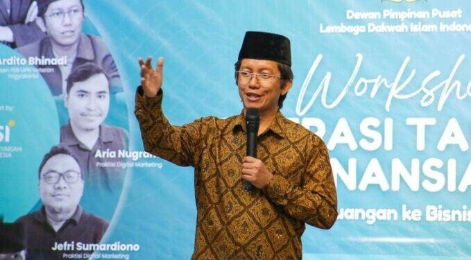 Ketua DPP LDII Bidang EPM Ardito Bhinadi pada pembukaan Workhsop Generasi Tangguh Finansial Dari Literasi Keuangan ke Bisnis Online Kreatif. Foto: LINES.