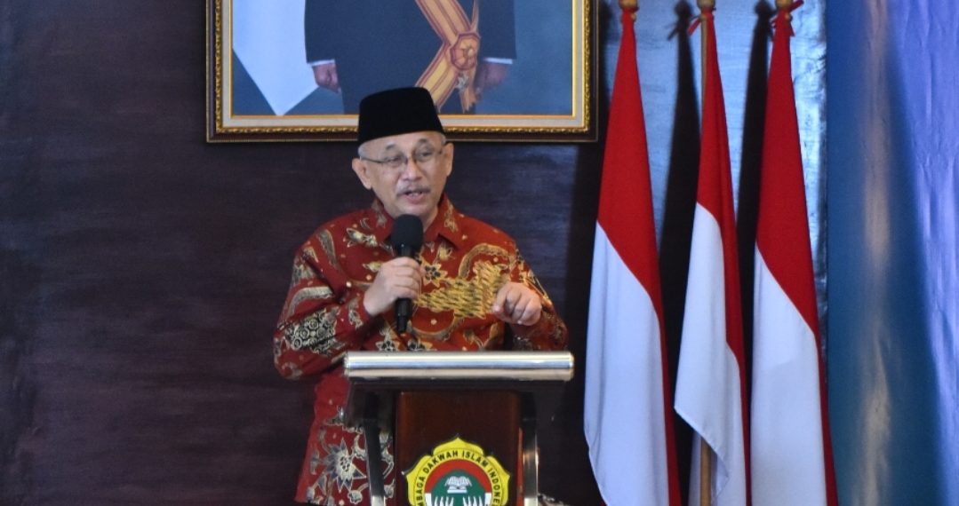 Ketum DPP LDII KH Chriswanto Santoso membuka webinar literasi digital dan kemandirian keluarga. Foto: LINES.