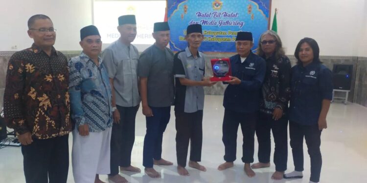Dewan Pimpinan Daerah Lembaga Dakwah Islam Indonesia (DPD LDII) Kabupaten Pemalang menggelar acara Halal bihalal dan Media Gathering bersama Persatuan Wartawan Indonesia (PWI) Kabupaten Pemalang, 27/4. Foto: LINES