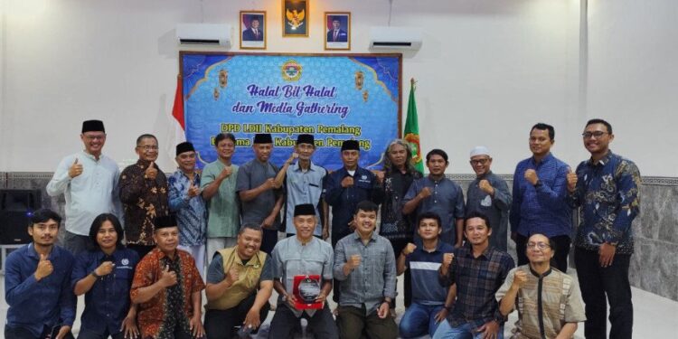 DPD LDII Kabupaten Pemalang menggelar kegiatan silaturahmi bersama insan media lokal pada Minggu, 27 April 2025, di aula kantor DPD LDII Pemalang. Foto: LINES