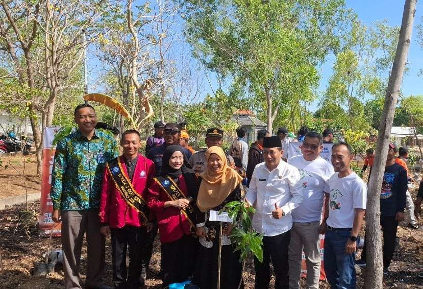 Ketua DPD LDII Sampang menghadiri “Peluncuran Tanam Rawat 10.000 Bibit Pohon” yang digelar Forum Penanggulangan Bencana (FPRB) Kabupaten Sampang. Foto: LINES