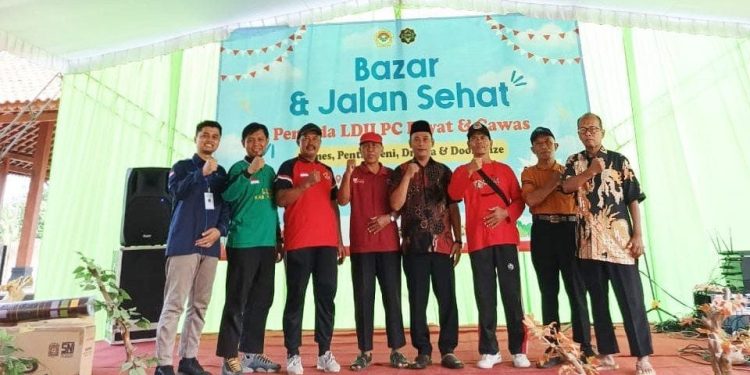 PC LDII Bayat dan Cawas mengadakan jalan santai dan bazar yang berlangsung di Lapangan Gelora Nerang Jaya, Bayat, Klaten, pada Minggu (3/11). Foto: LINES