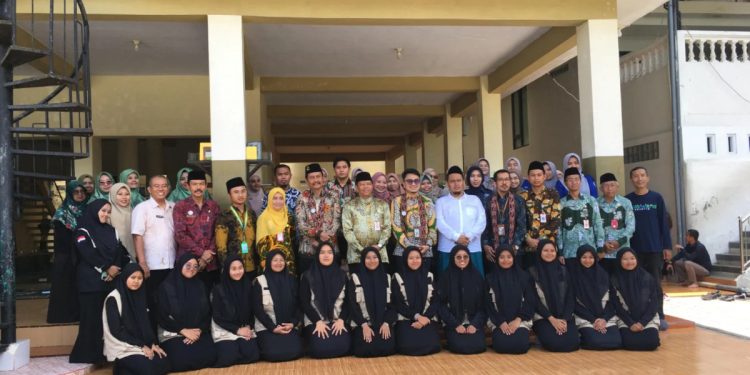 Ponpes Wali Barokah meraih juara tiga pada perlombaan “Implementasi Pesantren Sehat (IKI PESAT)”. Foto: LINES