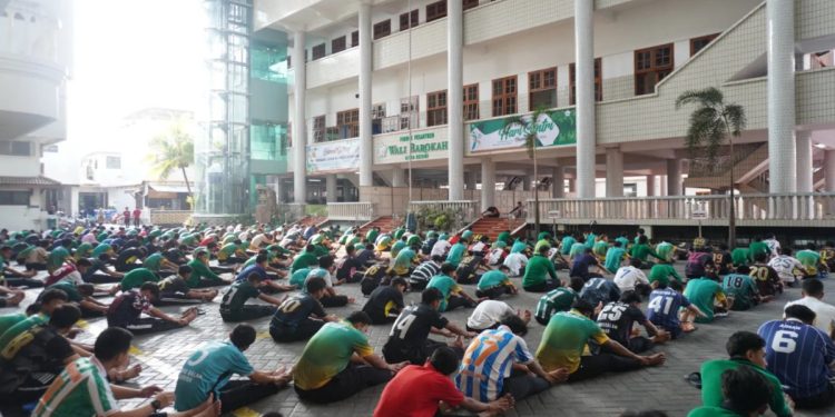 Dinas Kesehatan Kota Kediri menggelar Aksi Bergizi di Pondok Pesantren (Ponpes) Wali Barokah, Kediri, Jawa Timur pada Jumat (15/11). Foto: LINES