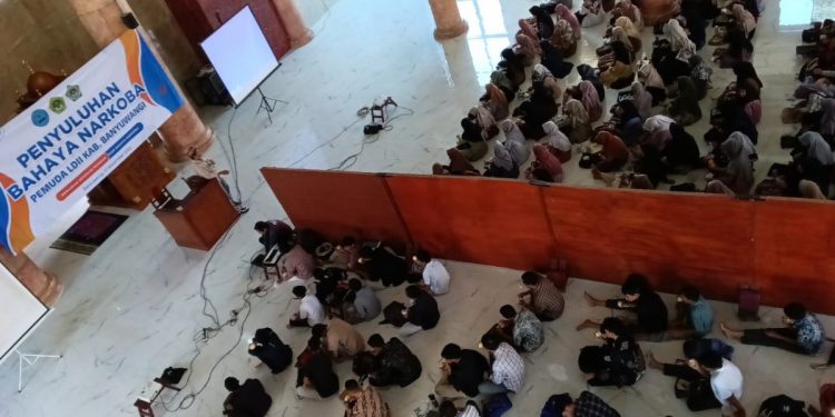DPD LDII Banyuwangi bekerja sama dengan BNNK Banyuwangi menggelar penyuluhan tentang bahaya narkotika pada Minggu, (17/11). Foto: LINES