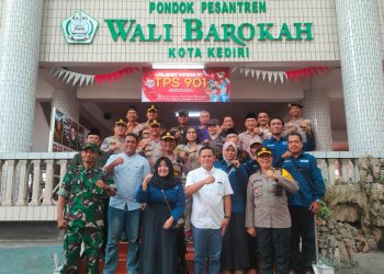 Kunjungi TPS Loksus Ponpes Wali Barokah, PJ Wali Kota Kediri Pastikan Pilkada Aman dan Kondusif