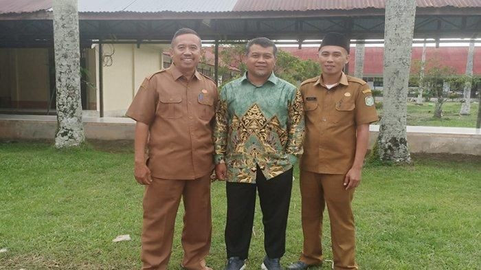 Ketua DPW LDII Kalimantan Barat, Susanto berkunjung ke SMKN 1 Mempawah Hilir untuk mengkampanyekan kepedulian lingkungan berbasis sekolah. Foto: LINES.