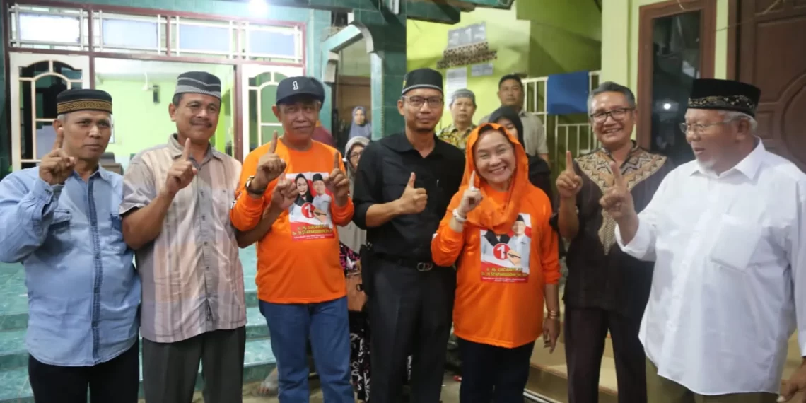 Ratusan warga LDII Sekayu, Musi Banyuasin (Muba), menyampaikan pesan khusus kepada calon Bupati Muba, Lucianty, saat bertemu pada Selasa (5/11). Foto: LINES