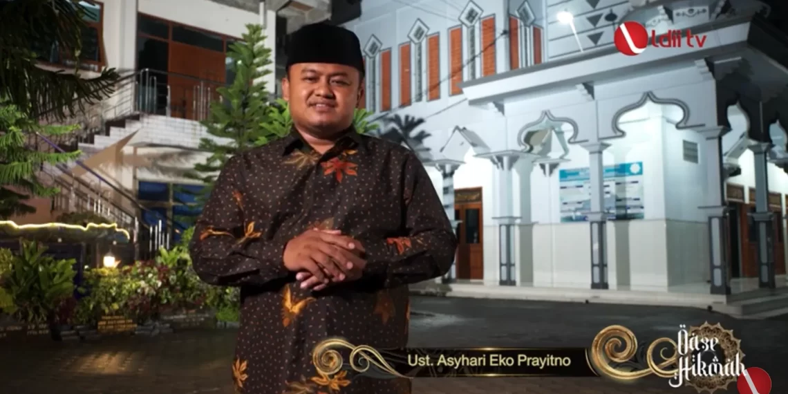 Ustaz Asyahari Eko Prayitno dalam podcast Lines Talk LDII TV beberapa waktu lalu memberikan enam langkah mudah dalam mendidik anak. Foto: LINES