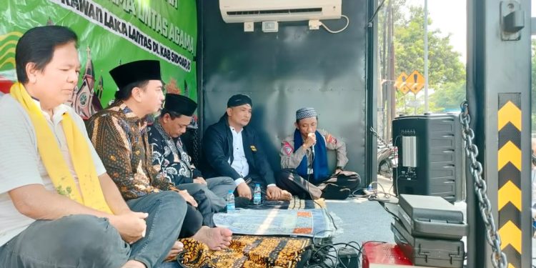 Ketua PAC LDII Desa Kraton Ust. Joko menghadiri doa bersama lintas agama yang digelar Polresta Sidoarjo di Kecamatan Krian pada Jumat (25/10). Foto: LINES.