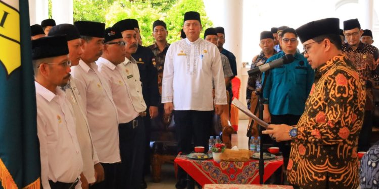 Penjabat Sementara (Pjs) Bengkulu Utara Andi Muhammad Yusuf mengukuhkan Pengurus DPD LDII Kabupaten Bengkulu periode 2024-2029. Foto: LINES.