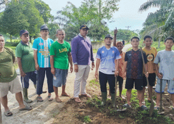 Senkom Mitra Polri dan PC LDII Pulo Rakyat Gelar Gotong Royong