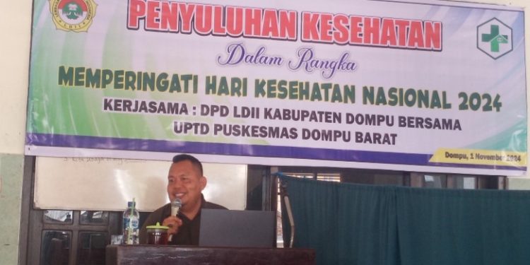 Pengurus DPD LDII Kab. Dompu bekerja sama dengan Unit Pelaksana Teknis Daerah (UPTD) Puskesmas Dompu Barat mengadakan penyuluhan kesehatan pada Jumat (1/11). Foto: LINES