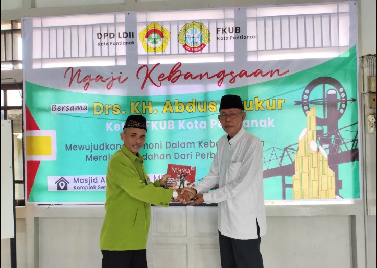 DPD LDII Kota Pontianak menghelat 'Ngaji Kebangsaan' yang mengundang Ketua FKUB KH Abdus Syukur sebagai pembicara, pada Minggu (3/11). Foto: LINES