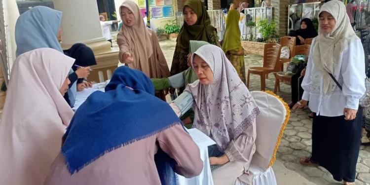 DPD LDII Kota Prabumulih bekerja sama dengan Forum Komunikasi Kesehatan Islam (FKKI) Kota Prabumulih mengadakan pemeriksaan kesehatan gratis pada Sabtu, (30/11). Foto: LINES