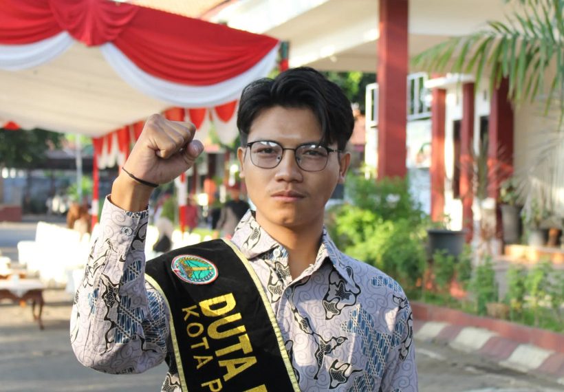 Warga LDII Kota Pasuruan, Ferara Anja A’idullah, memperoleh penghargaan sebagai Duta Pemuda Kota Pasuruan. Foto: LINES