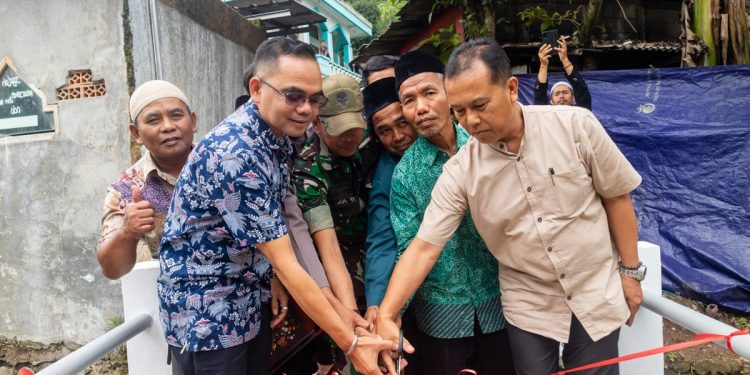 Pemerintah Desa Tenjolaya mengadakan acara syukuran peresmian pembangunan Jembatan Gaya yang berada di kompleks PAC LDII Tenjolaya. Foto: LINES
