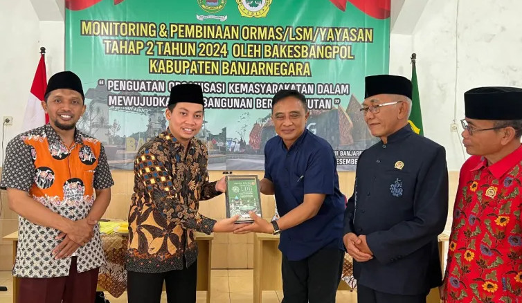 Badan Kesatuan Bangsa dan Politik (Bakesbangpol) Kabupaten Banjarnegara melaksanakan monitoring terhadap DPD LDII Kabupaten Banjarnegara, pada Selasa (10/12). Foto: LINES