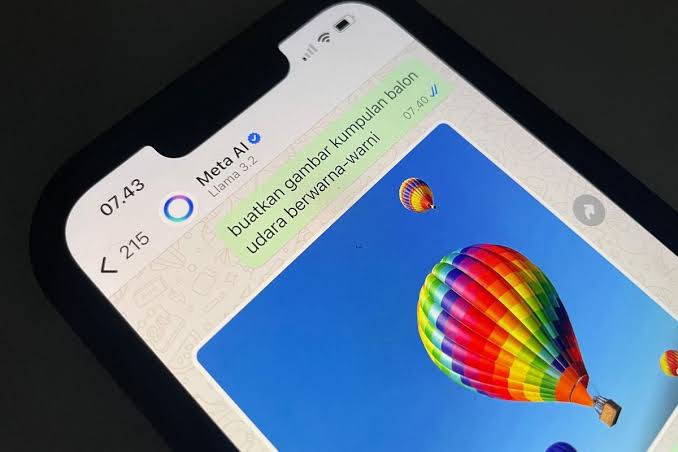 Kemunculan fitur Meta AI di WhatSapp rupanya mengundang pro dan kontra, saat salah satu anggotanya memanggil Meta AI ke dalam obrolan internal. Foto: LINES