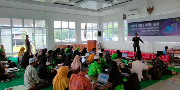 Badan Koordinasi Lembaga Pendidikan Alquran (Badko LPQ) Kecamatan Sawangan menggelar Bimbingan Teknis (Bimtek) dan sosialisasi pengusulan bantuan insentif guru keagamaan. Foto: LINES
