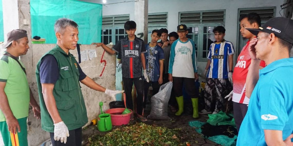 Departemen Litbang, Sumber Daya Alam dan Lingkungan Hidup (Lisdal) DPP LDII bekerja sama dengan Pondok Pesantren (Ponpes) Gadingmangu menghelat pelatihan zero waste. Foto: LINES.