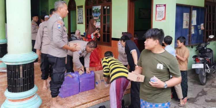 Pondok Pesantren Sabilul Jannah di bawah naungan DPD LDII Salatiga menerima kunjungan dari keluarga besar Polres Salatiga dan Polsek Sidomukti. Foto: LINES.
