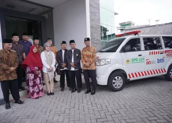 Dukung Program Kesehatan LDII Surabaya, Anggota DPR RI Hibahkan Mobil Ambulans