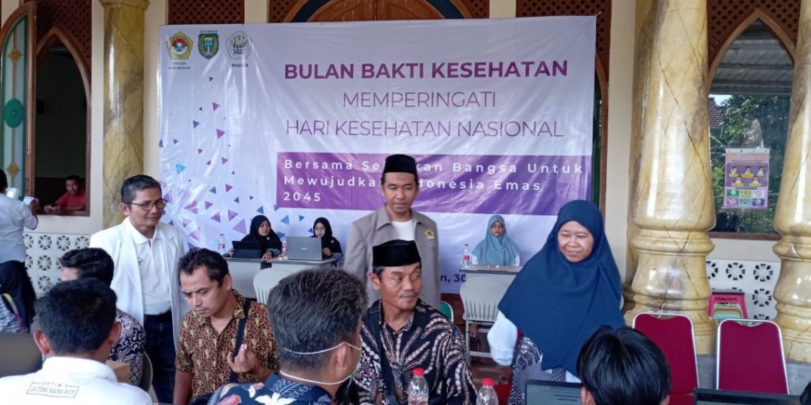 Kepala Dinas Kesehatan Kota Madiun Denik Wuryani, menghadiri kegiatan Bulan Bakti Kesehatan yang diselenggarakan oleh DPD LDII Kota Madiun. Foto: LINES