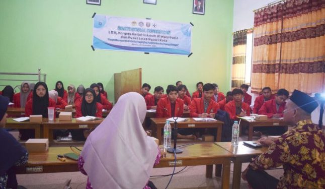DPD LDII Kabupaten Ngawi bekerja sama dengan Pondok Pesantren (Ponpes) Baitul Hikmah Al Manshurin dan Forum Komunikasi Kesehatan Islam (FKKI) Ngawi mengadakan “Bakti Sosial Kesehatan” pada Kamis (28/11). Foto: LINES