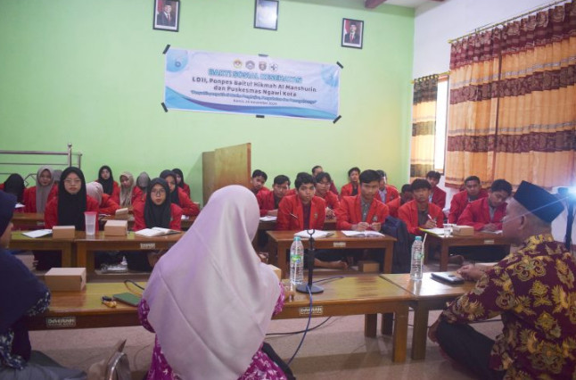DPD LDII Kabupaten Ngawi bekerja sama dengan Pondok Pesantren (Ponpes) Baitul Hikmah Al Manshurin dan Forum Komunikasi Kesehatan Islam (FKKI) Ngawi mengadakan “Bakti Sosial Kesehatan” pada Kamis (28/11). Foto: LINES